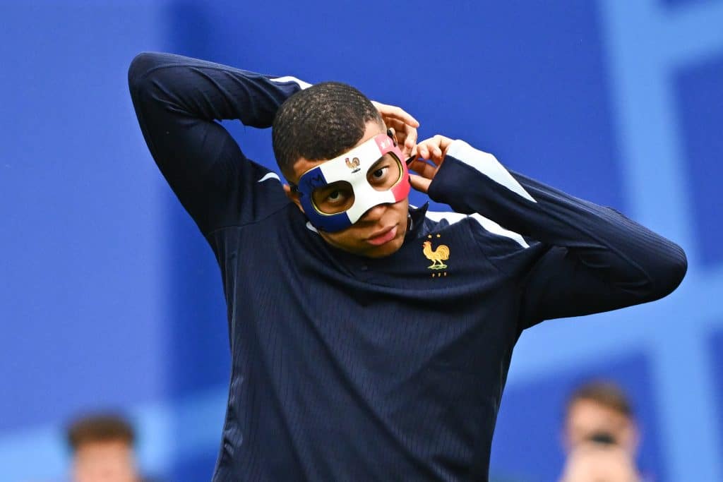 Euro 2024 : Mbappé dévoile son masque tricolore