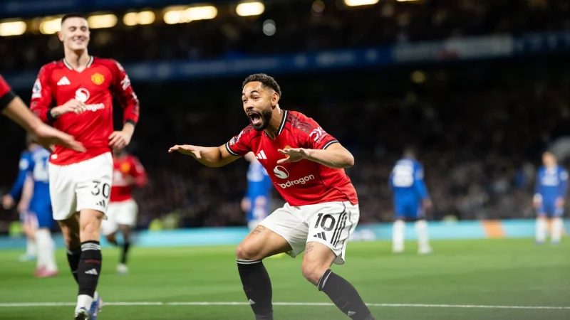 Premier League : Manchester United s'impose à Stamford Bridge et voit la Ligue des Champions