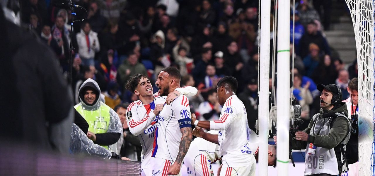 Ligue 1 : l&rsquo;OL se relance avec une victoire 2-0 contre Lorient après 9 matchs sans gagner