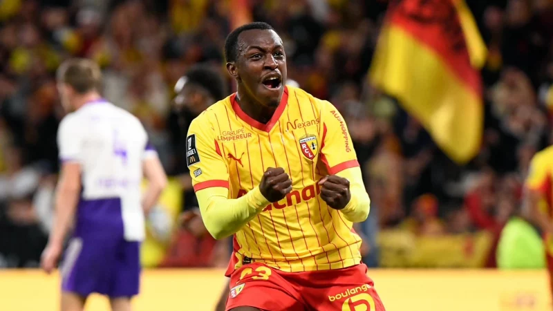 Ligue 1 : Lens renverse Toulouse 3-2 et garde la pression sur le PSG
